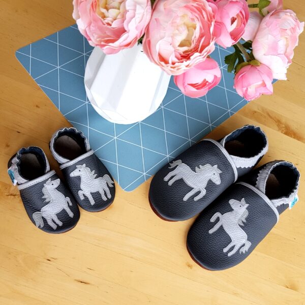 kapcie dla dzieci do przedszkola z konikami konie