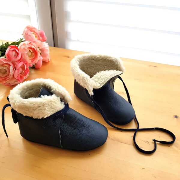 bamboszki wiązane kozaki niemowlęce nad kostkę z kożuszkiem