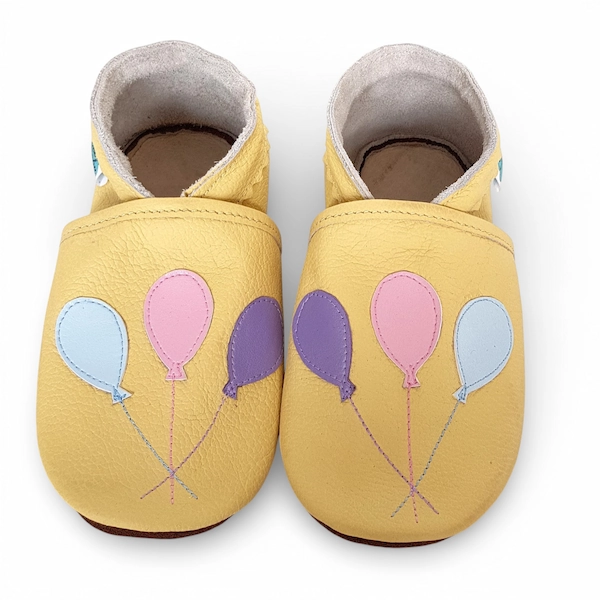 żółte skórzane miękkie kapcie dla dzieci z elastycznymi podeszwami barefoot, oddychające i przewiewne ze skóry z balonikami