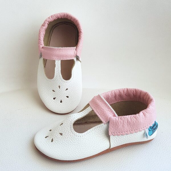 mokasynki sandałki dziecięce, kapcie dla dzieci, paputki skórzane barefoot kapcie do przedszkola dziecięce, miękkie lekkie antyposlizgowe wygodne Skorzane kapcie dzieciece barefoot biale z różowym, miekkie lekkie buty dla dzieci do domu i przedszkola