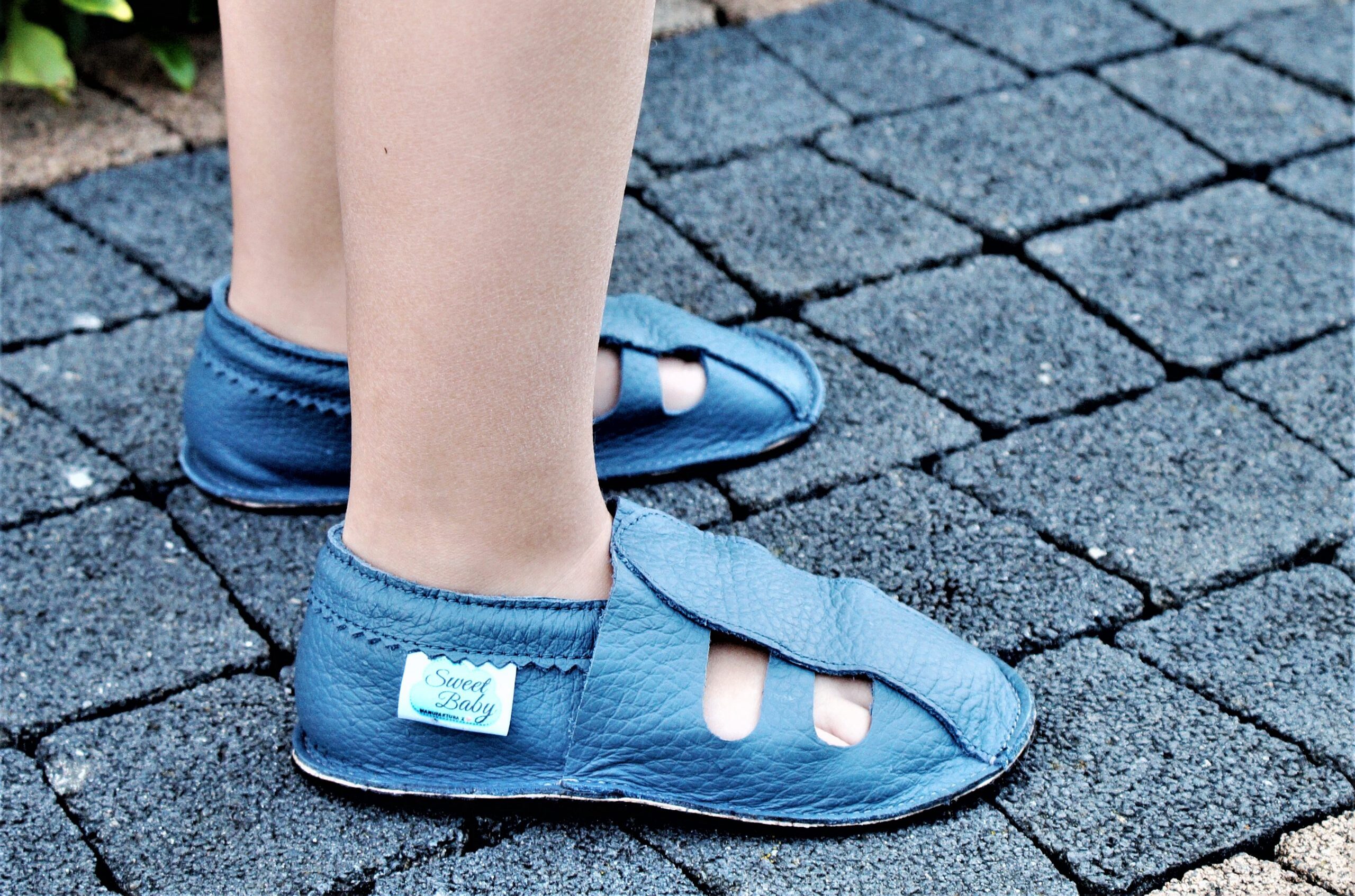 sandałki niemowlęce barefoot, sandały dla dzieci, lekkie buciki dla dziecka,letnie buciki dla niemowlaka, buciki letnie, butki na lato, kapcie do przedszkla, kapcie dla przedszkolaka, kapcie skórzane dla dzieci,