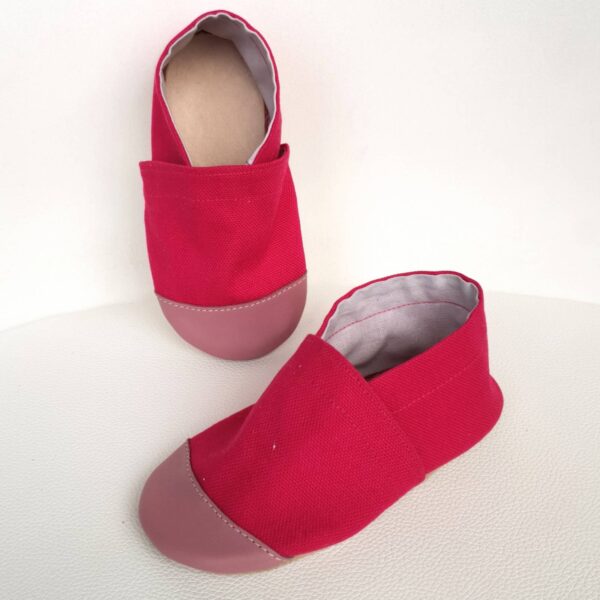 bosa stopka, buciki dziecięce, buciki letnie, butki letnie, butki niemowlęce, butki skórzane, buty dla dziecka, buty do nauki chodzenia, buty do przedszkola, buty do żłobka, kapcie dla dzieci, kapcie do przedszkola, kapcie do przeszkola, kapcie do żłobka, kapcie skórzane, miękkie butki, miękkie kapcie, miękkie podeszwy, mokasynki skórzane, pantofelki, papcie dla dzieci, paputki, paputki dla dzieci, paputki skórzane, pierwsze buciki, pierwsze butki, pierwsze buty, przewiewne kapcie, skórzane buty dla dziecka, tuptusie, wygodne butki