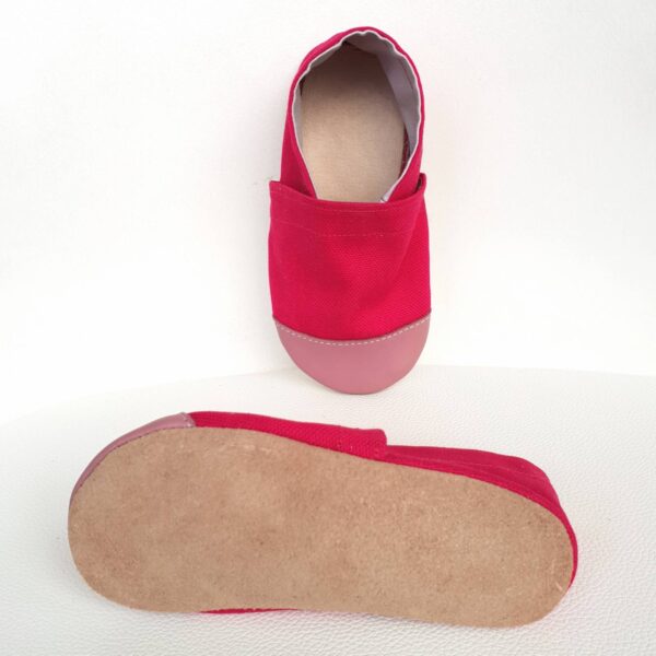 bosa stopka, buciki dziecięce, buciki letnie, butki letnie, butki niemowlęce, butki skórzane, buty dla dziecka, buty do nauki chodzenia, buty do przedszkola, buty do żłobka, kapcie dla dzieci, kapcie do przedszkola, kapcie do przeszkola, kapcie do żłobka, kapcie skórzane, miękkie butki, miękkie kapcie, miękkie podeszwy, mokasynki skórzane, pantofelki, papcie dla dzieci, paputki, paputki dla dzieci, paputki skórzane, pierwsze buciki, pierwsze butki, pierwsze buty, przewiewne kapcie, skórzane buty dla dziecka, tuptusie, wygodne butki