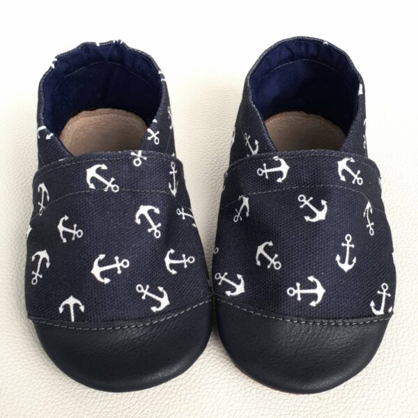 bosa stopka, buciki dziecięce, buciki letnie, butki letnie, butki niemowlęce, butki skórzane, buty dla dziecka, buty do nauki chodzenia, buty do przedszkola, buty do żłobka, kapcie dla dzieci, kapcie do przedszkola, kapcie do przeszkola, kapcie do żłobka, kapcie skórzane, miękkie butki, miękkie kapcie, miękkie podeszwy, mokasynki skórzane, pantofelki, papcie dla dzieci, paputki, paputki dla dzieci, paputki skórzane, pierwsze buciki, pierwsze butki, pierwsze buty, przewiewne kapcie, skórzane buty dla dziecka, tuptusie, wygodne butki