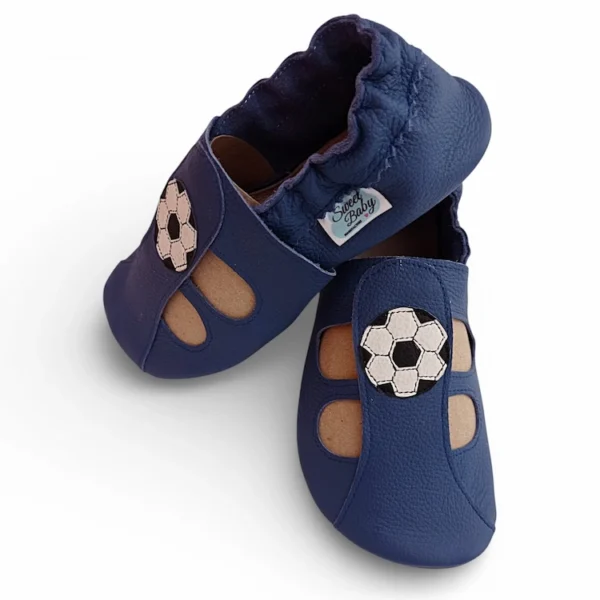 ciemne skórzane kapcie dla dzieci do przedszkola z piłkami , oddychające antypoślizgowe miękkie paputki skórzane barefoot firmy sweetbaby przewiewne elastyczne sandały piłki