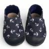 ciemne kapcie dla dzieci, miękkie i przewiewne z kotwicami, kapcie do przedszkola, paputki, bawełniane butki, pierwsze buty, z kotwicami kapcie barefoot