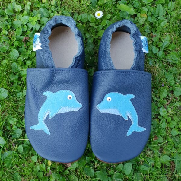 paputki skórzane sweetbaby antypoślizgowe dla dzieci delfinki delfiny rybki kapcie do przedszkola