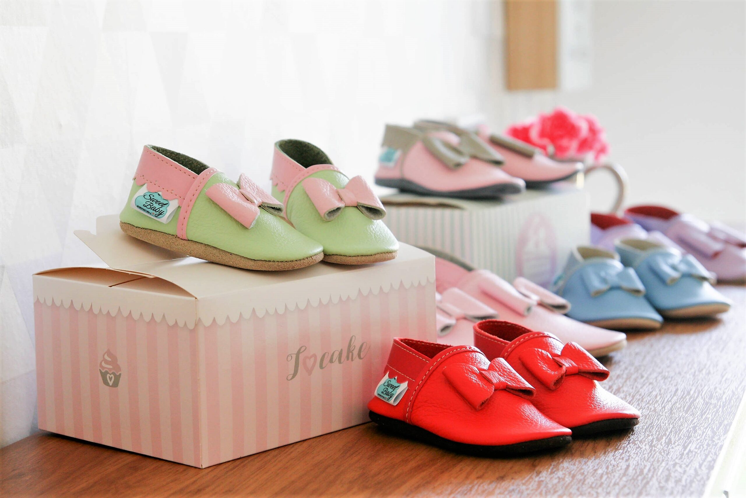 kapcie dla dziewczynki, kapcie do przedszkola dziewczęce, wsuwane kapcie dla dzieci, paputki skórzane dla dzieci, papcie dziecięce, barefoot dla dzieci, do chrztu