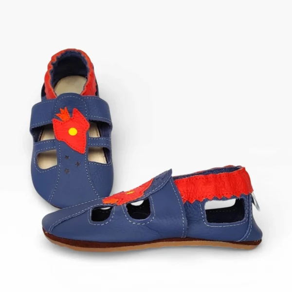granatowe sandały chlopięce z rakietami dla chłopca, miękkie sandały dla dzieci barefoot dobre jako kapcie do przedszkola