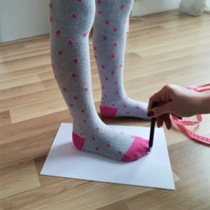 jak poprawnie zmierzyć stopę dziecka aby dobrać pierwsze buty dla dziecka